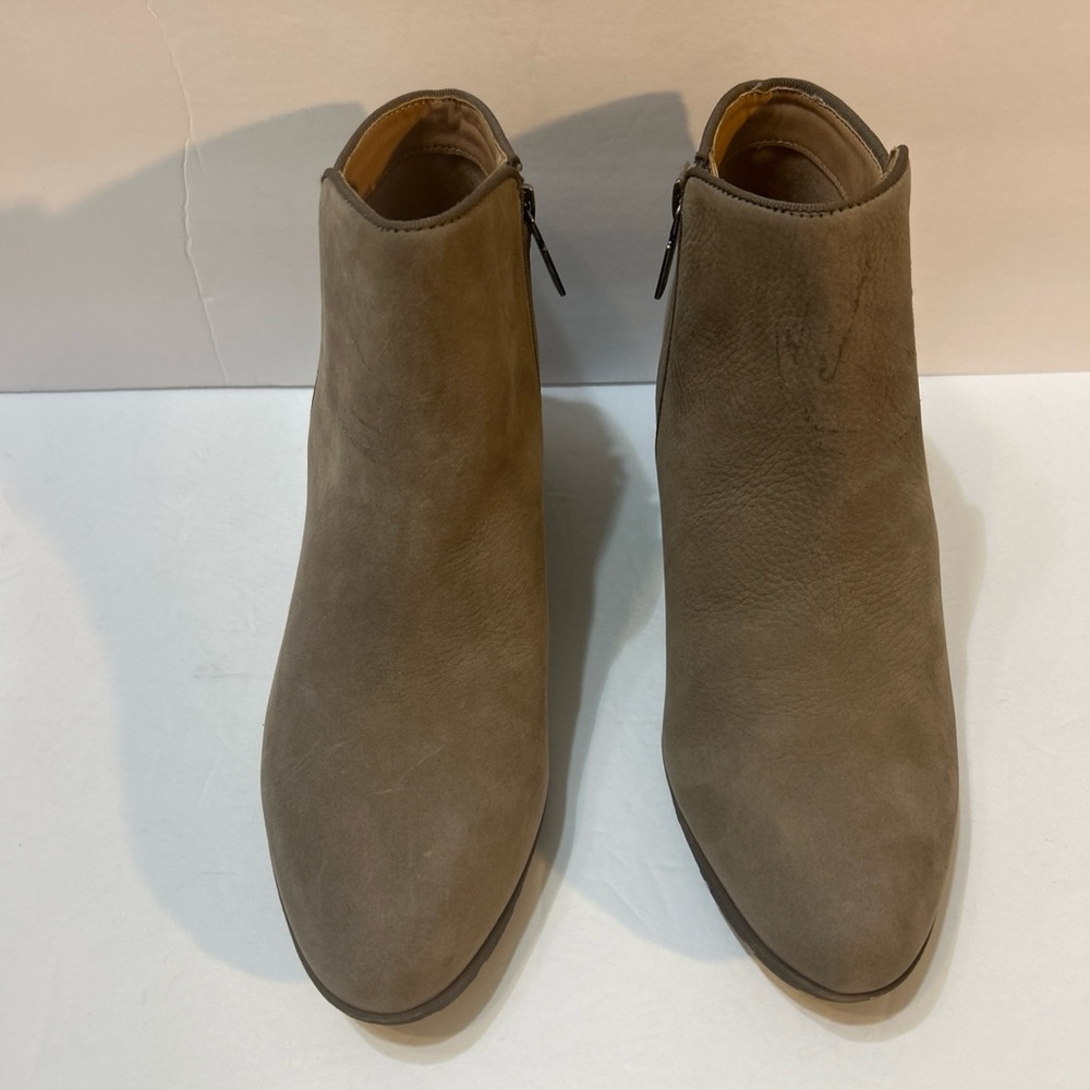 NEW Blondo Villa Mushroom Nubuck Suede Waterproof Block Heel Ankle Boots w/Flaw